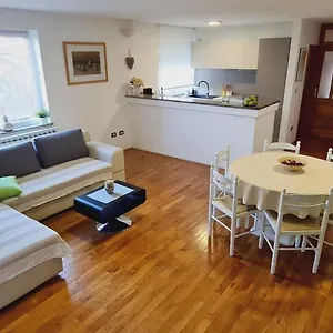  Apartment Lory