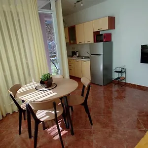  Apartment Lola